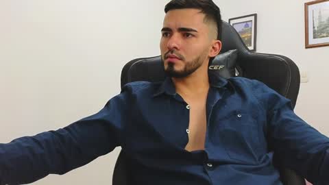 Snapshot of alejandroo_7 chatting on January 21, 11:02 pm alejandroo_7 online show from January 21, 11:02 pm