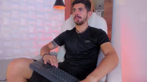 Snapshot of alejandrostorm chatting on October 21, 9:29 pm Alejo online show from October 21, 9:29 pm