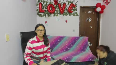 zoe and Kataleya online show from March 5, 12:33 pm