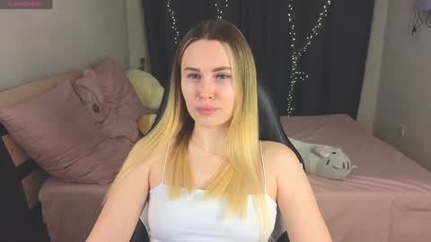 Snapshot of alena_hot_sex chatting on January 15, 2:24 pm Alena online show from January 15, 2:24 pm