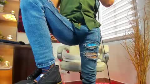 ALESSANDRO  WYE online show from February 19, 5:06 pm