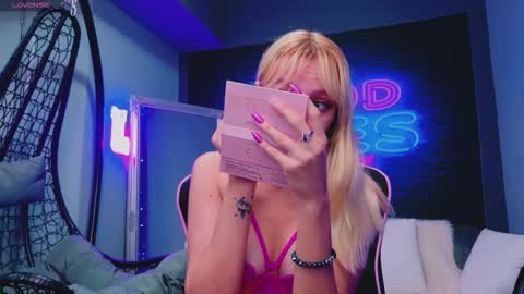 alessiacroft online show from September 11, 4:25 am