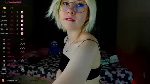 alettaevee online show from February 21, 1:30 am