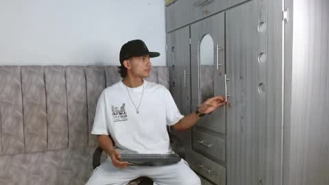 alex online show from April 4, 10:06 pm