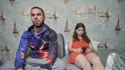 Alex and Sarah online show from September 17, 8:01 pm