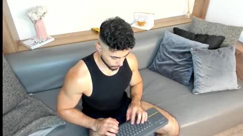 alex_wolf05 online show from March 24, 6:14 pm