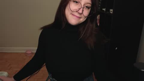 dont be afraid to click social media link its  working  just click on that  online show from December 25, 11:31 pm