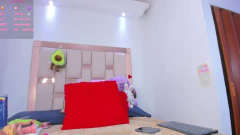alexandra_holms1 online show from May 21, 3:29 pm