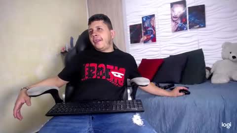 Snapshot of alexe_xx chatting on February 17, 4:31 am Alex online show from February 17, 4:31 am