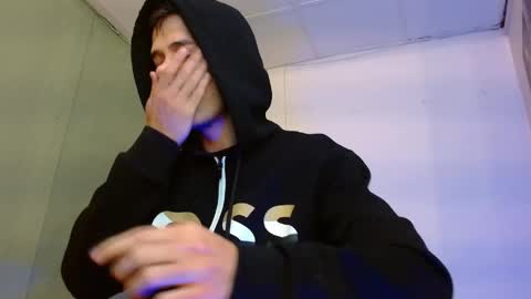 alexgiraldo__ online show from April 1, 11:44 am