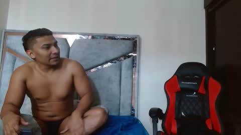 alex y luisa online show from April 12, 4:55 pm