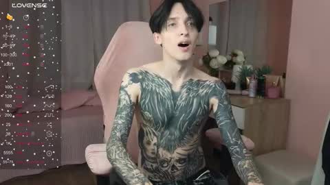 Snapshot of alexxone_ chatting on September 22, 2:43 pm Alex online show from September 22, 2:43 pm
