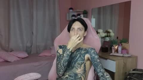 Snapshot of alexxone_ chatting on October 23, 12:17 pm Alex online show from October 23, 12:17 pm