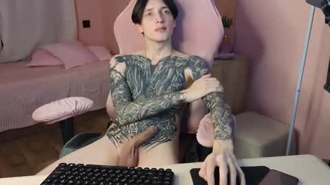 Snapshot of alexxone_ chatting on October 17, 6:56 pm Alex online show from October 17, 6:56 pm