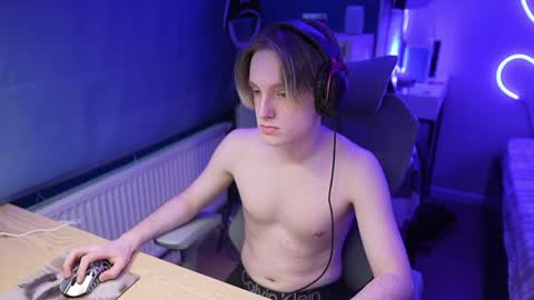 Alexycutie online show from April 18, 4:09 pm