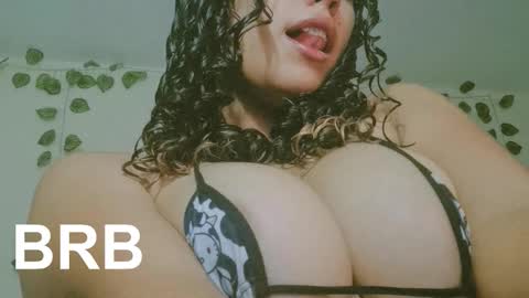 algiz_ online show from November 28, 2:41 am