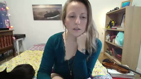 Alice online show from October 24, 3:24 pm