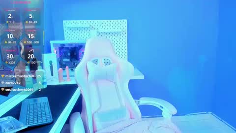 Snapshot of alice_26__ chatting on October 21, 8:45 pm alice_26__ online show from October 21, 8:45 pm