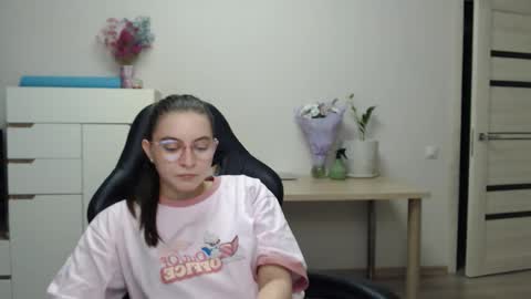 Alice online show from November 17, 8:33 pm