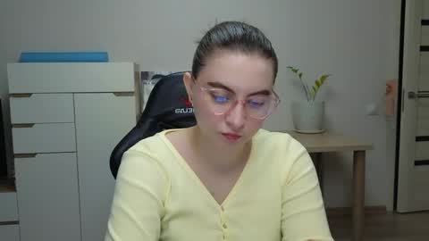 Alice online show from April 18, 8:42 pm