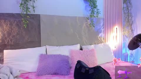 Mey online show from February 1, 8:39 pm