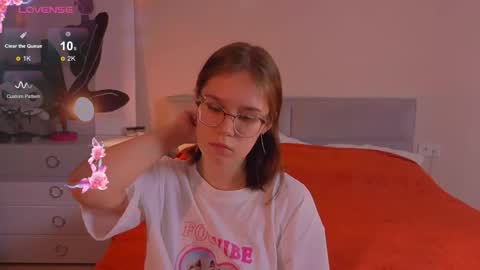 Alice online show from October 17, 4:33 pm