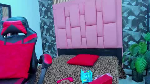 alice_rouusse online show from October 23, 1:01 pm