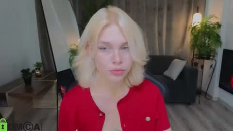 Snapshot of alice_whiteflower chatting on October 14, 8:06 am Alice online show from October 14, 8:06 am