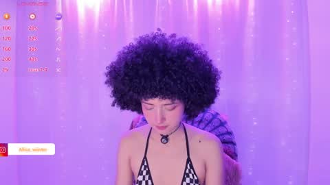 Snapshot of alice_wiinter chatting on December 17, 8:43 pm Alice online show from December 17, 8:43 pm