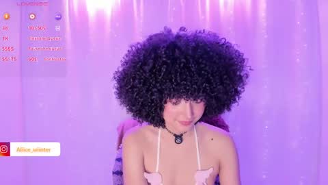 Snapshot of alice_wiinter chatting on February 21, 9:22 pm Alice online show from February 21, 9:22 pm