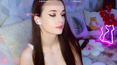 Alice   online show from March 15, 10:35 pm