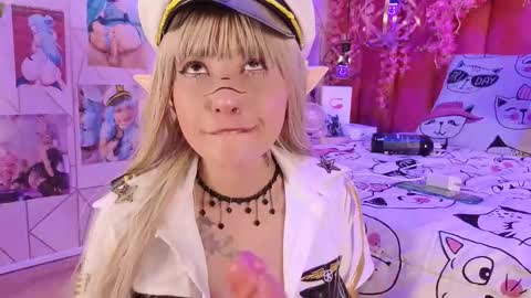 Snapshot of alicebenett_ chatting on October 30, 8:31 pm online show from October 30, 8:31 pm