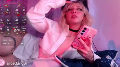 Snapshot of alicedang3r chatting on January 8, 5:48 am Alice  online show from January 8, 5:48 am