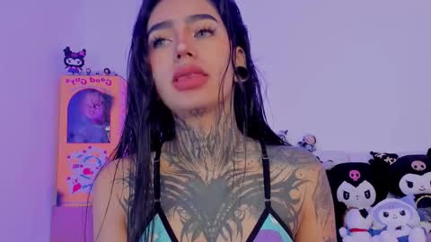 Alice  online show from October 21, 4:43 pm