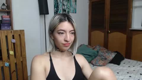 alicee_logan_ online show from June 6, 1:44 am