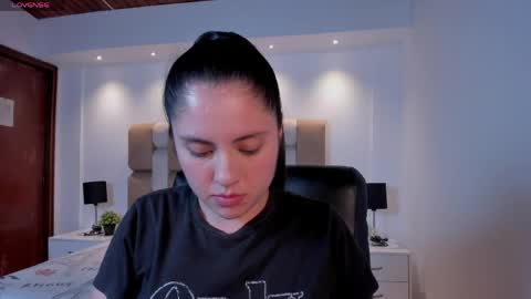 aliceebroownn online show from April 21, 1:42 am
