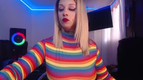 aliceesmiths online show from October 11, 12:10 pm