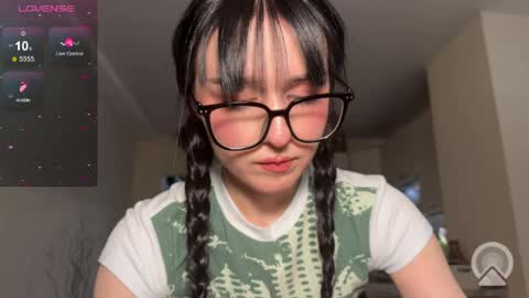 alicelaney online show from April 7, 7:49 pm