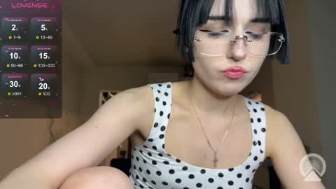 alicelaney online show from April 17, 8:00 pm