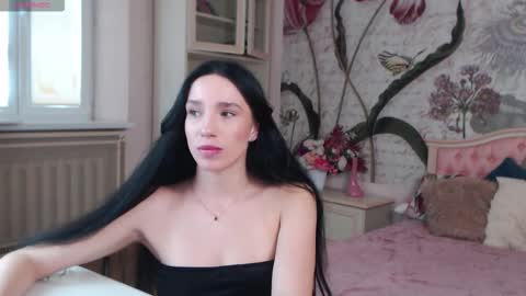 Veronica online show from September 8, 2:49 pm