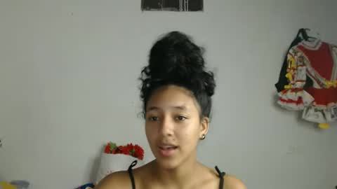 Snapshot of alicie_sexy_hot_20 chatting on February 18, 4:37 am ana online show from February 18, 4:37 am