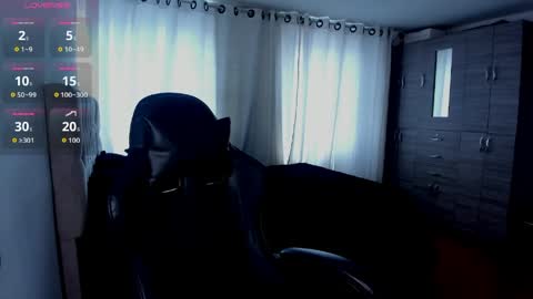 aliice_walker_ online show from March 30, 3:01 pm