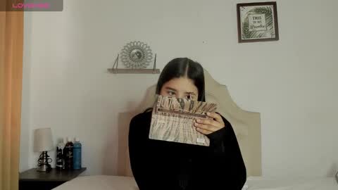 aliice_walker_ online show from January 29, 1:07 pm