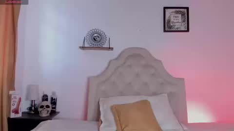 aliice_walker_ online show from September 15, 1:34 pm