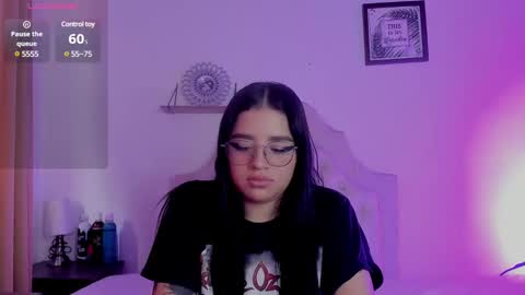 aliice_walker_ online show from February 3, 3:17 pm
