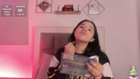 aliice_walker_ online show from January 16, 12:31 pm