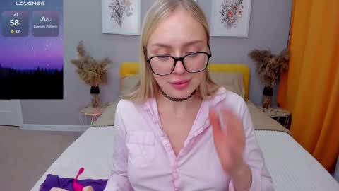 alinaocean online show from November 16, 9:28 pm