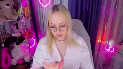 alinaocean online show from April 21, 3:52 pm