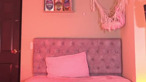 alisha_olsen_ online show from April 23, 5:48 am