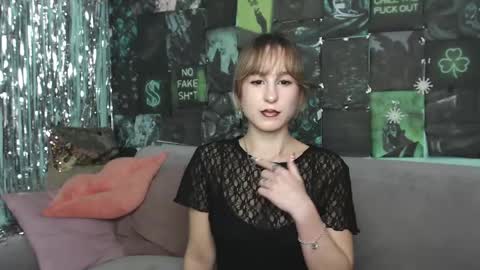 alishakelly online show from October 26, 6:03 am